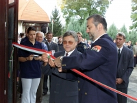 A szalag nneplyes tvgsa