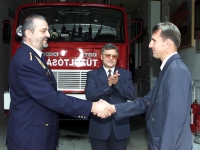 Dr Tatr Attila tadja a lakatanyt az TE elnknek