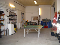 A 2-es szerlls, ping-pong asztallal